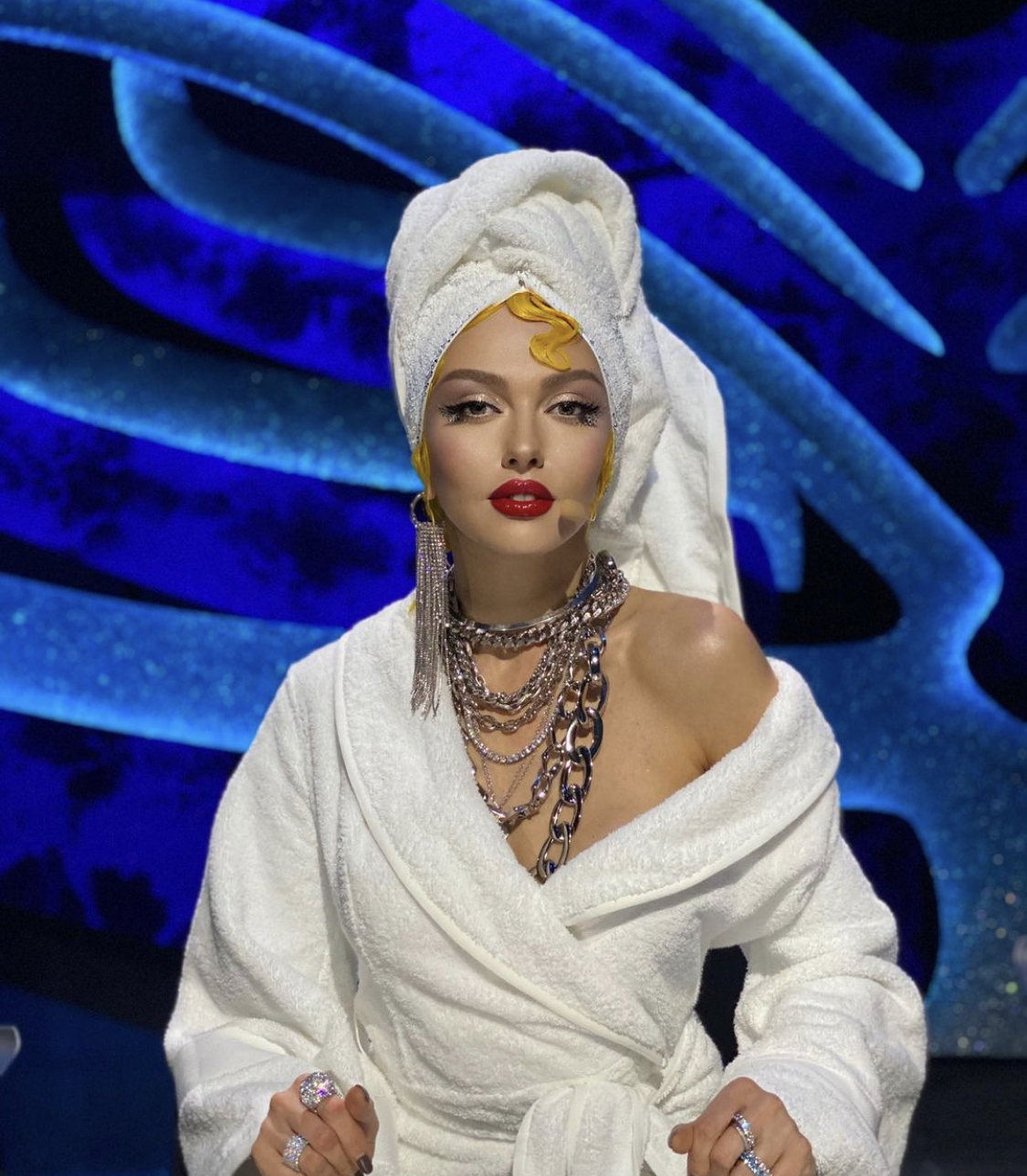 Що я відрізала, а що пришила? Полякова з'явилася на людях в шокуючому образі